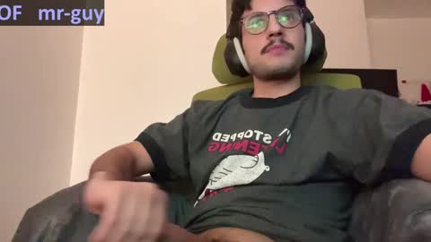 Snapshot of _mrguy_ chatting on December 19, 8:02 am _mrguy_ online show from December 19, 8:02 am