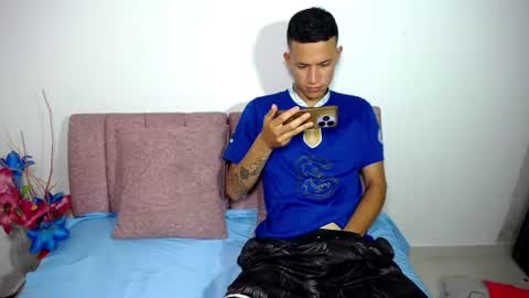 _naughtycouple1_ online show from July 12, 3:21 am