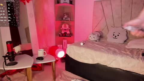 Niah  You can call me Ni or cutie haha online show from February 16, 8:22 pm