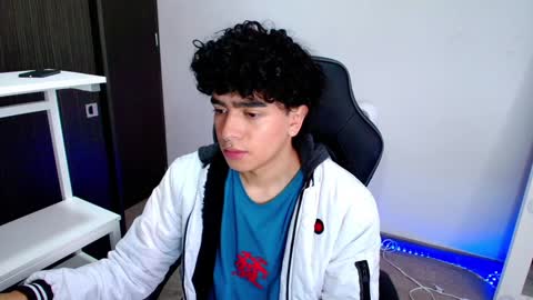 Nicolas online show from February 4, 7:55 pm