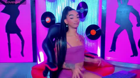 Nicky  Please help me with your thumbs up its importan online show from February 25, 10:13 pm