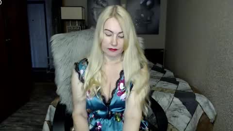 Donella    online show from December 20, 5:47 am