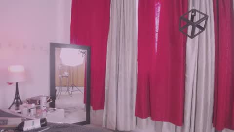 niiky online show from February 7, 5:40 pm