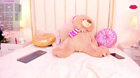  ninafox online show from February 26, 11:30 pm