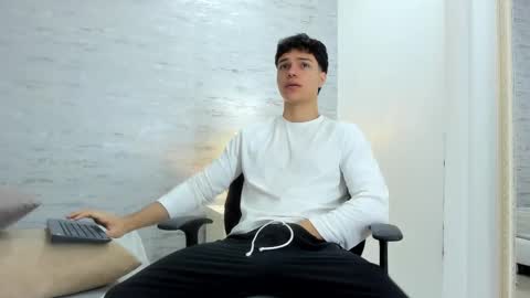 Noah Heyden online show from February 9, 2:50 pm