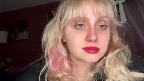 _peaceoutgirlscout_ online show from November 11, 11:18 pm