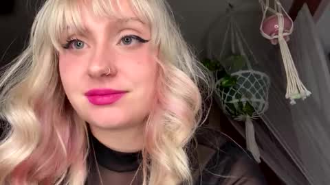 _peaceoutgirlscout_ online show from November 1, 5:28 am