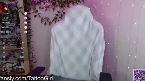 _peni_wise_ online show from February 23, 5:50 pm