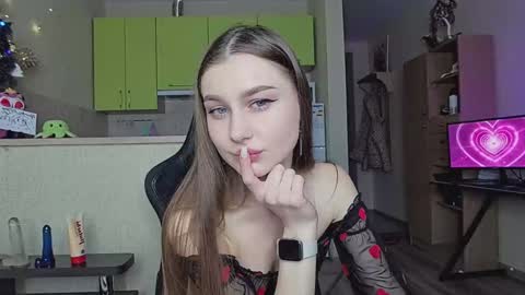 Snapshot of _pinkypie__ chatting on January 10, 8:29 am Lili online show from January 10, 8:29 am