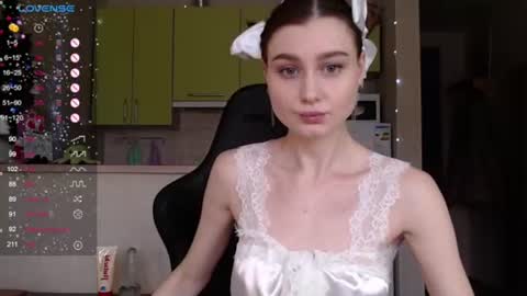 Snapshot of _pinkypie__ chatting on January 19, 10:39 am Lili online show from January 19, 10:39 am