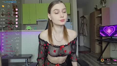 Snapshot of _pinkypie__ chatting on December 5, 10:28 am Lili online show from December 5, 10:28 am