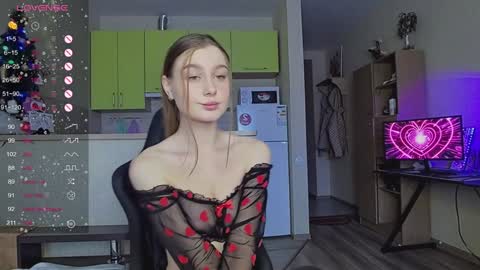 Snapshot of _pinkypie__ chatting on January 17, 11:17 am Lili online show from January 17, 11:17 am