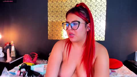 Snapshot of _poison_sweet chatting on December 4, 1:30 am Laura online show from December 4, 1:30 am