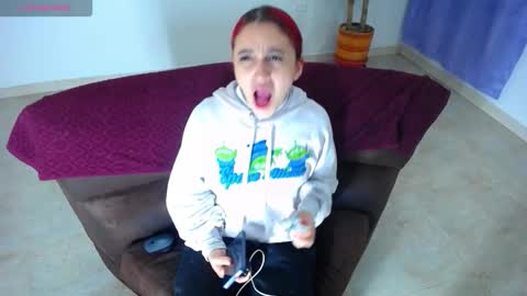 caroline online show from November 23, 3:04 am