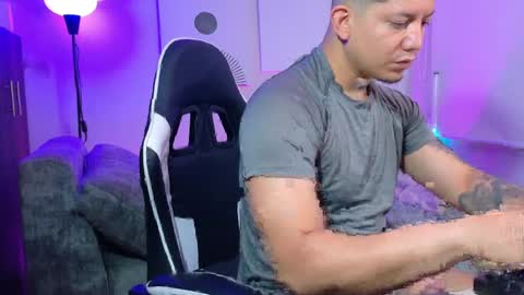 Roberto online show from April 1, 1:23 pm