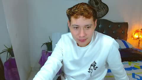 santi online show from April 7, 1:29 am