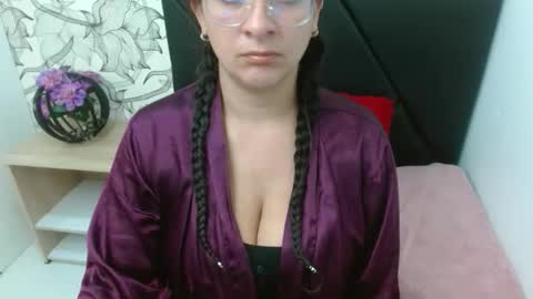 _saraximena_ online show from April 16, 6:24 am