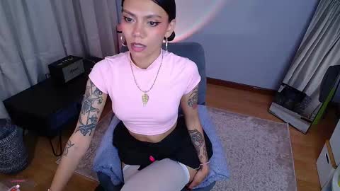 Laura online show from January 10, 2:28 am