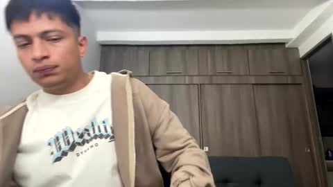 Juan Pablo-independent model online show from February 8, 4:49 am