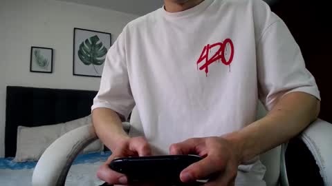 Snapshot of _skyleer_ chatting on September 18, 8:35 pm _skyleer_ online show from September 18, 8:35 pm