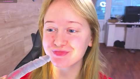 Snapshot of _sofiy_milashka chatting on October 24, 3:29 am Sofiy online show from October 24, 3:29 am