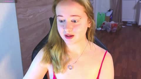 Snapshot of _sofiy_milashka chatting on October 23, 3:08 am Sofiy online show from October 23, 3:08 am