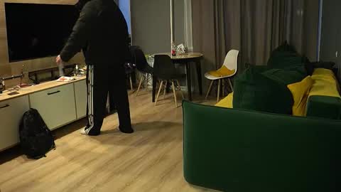 OLIVERpvt is open online show from January 13, 12:13 pm