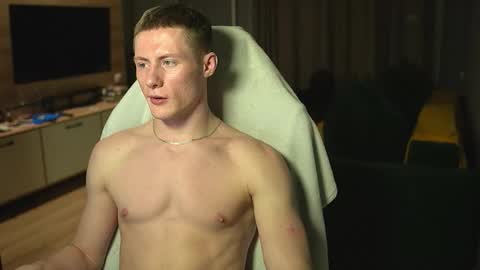 OLIVERpvt is open online show from December 19, 1:34 am