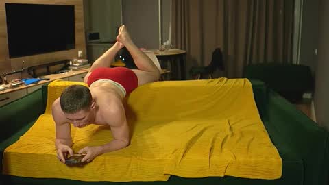 OLIVERpvt is open online show from December 20, 3:02 am