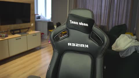 OLIVERpvt is open online show from February 21, 4:07 am