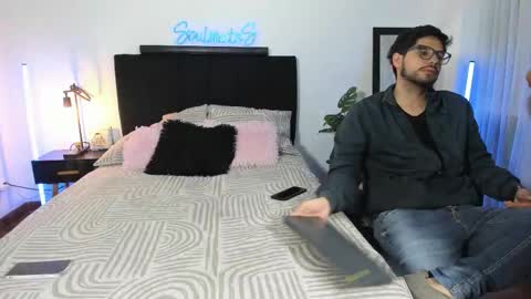 Coco and J online show from November 12, 1:24 pm