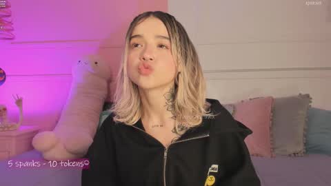 _tammarra_ online show from October 11, 5:27 pm