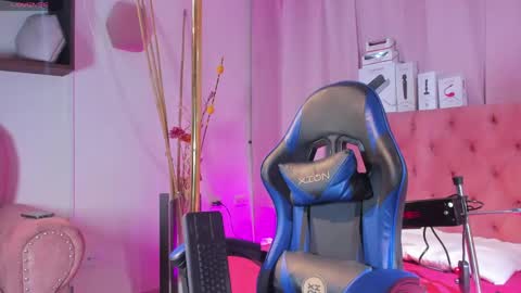 Taylor online show from April 11, 9:19 pm