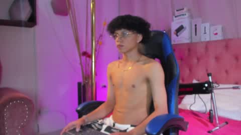 Taylor online show from April 14, 8:56 pm