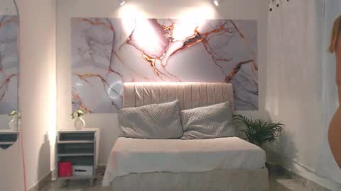 _tiffany1 online show from October 18, 8:02 pm