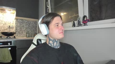 _torfin_ online show from February 24, 6:58 pm