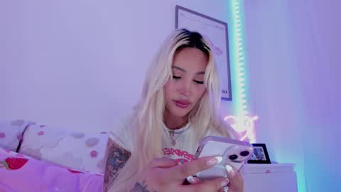   online show from March 6, 10:26 pm