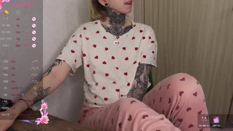 Snapshot of _viv1an_ chatting on March 2, 6:40 pm Alis online show from March 2, 6:40 pm