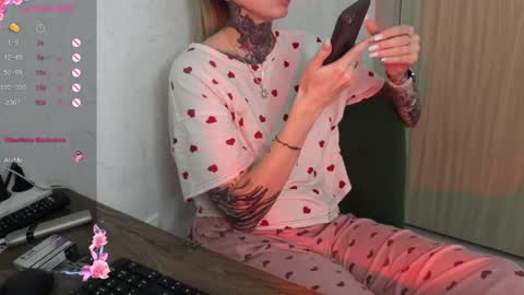Snapshot of _viv1an_ chatting on February 3, 9:41 am Alis online show from February 3, 9:41 am