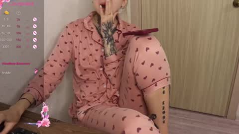Snapshot of _viv1an_ chatting on February 15, 3:31 am Alis online show from February 15, 3:31 am