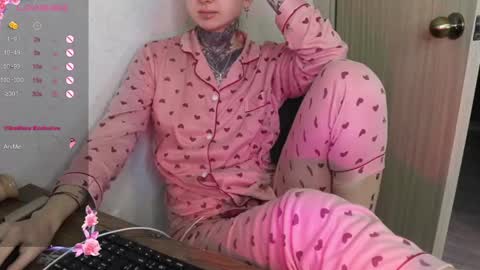 Snapshot of _viv1an_ chatting on February 12, 8:59 am Alis online show from February 12, 8:59 am