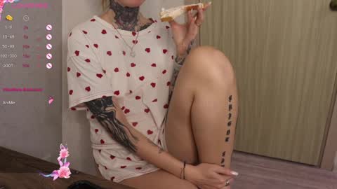 Snapshot of _viv1an_ chatting on February 16, 12:43 pm Alis online show from February 16, 12:43 pm