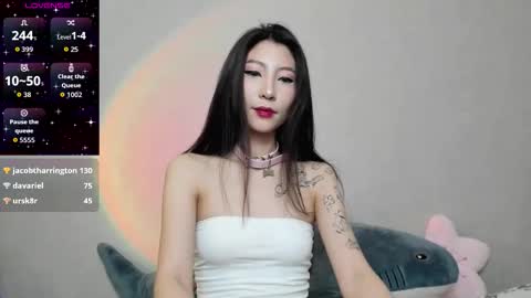 Mia online show from December 13, 7:53 pm