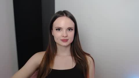 a_ariella_ online show from September 16, 12:51 pm