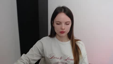 a_ariella_ online show from October 12, 12:53 pm