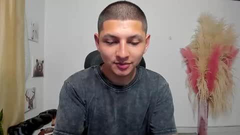 a_lejandro_0_8 online show from March 7, 7:58 pm