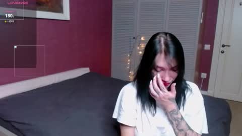 Kris Michael online show from October 29, 8:31 pm