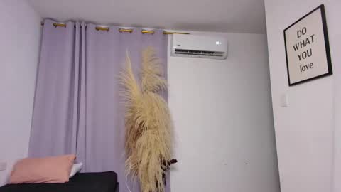 Axel online show from October 26, 2:45 am