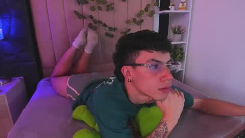 Aaron online show from November 6, 3:48 pm