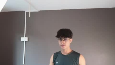 Aaron Ezequiel online show from April 18, 9:48 pm